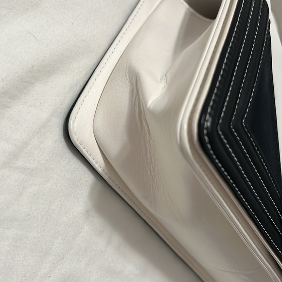 Medium Boy Chanel Bag Bi-Color Smooth Bag - Picture 6 of 16